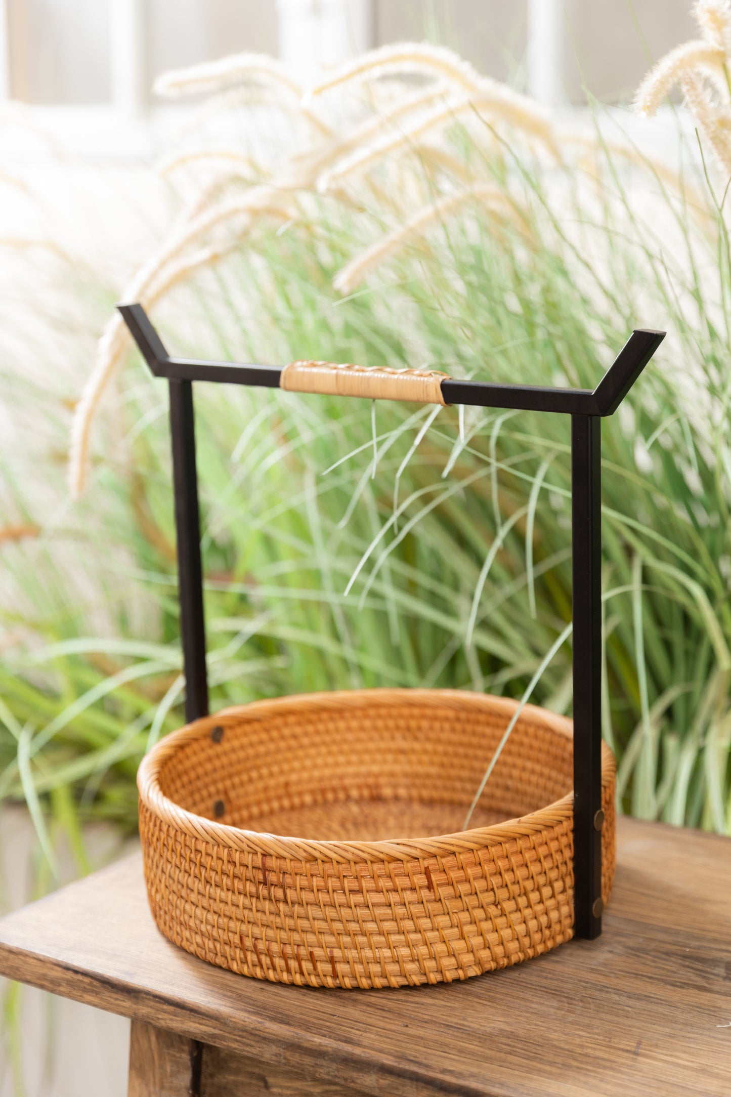 Round Shaped Rattan Basket with Handle.