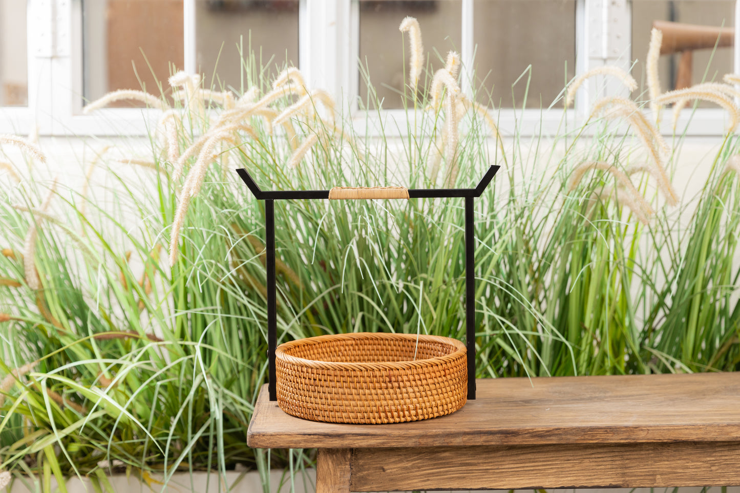 Round Shaped Rattan Basket with Handle.
